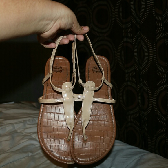 Faded Glory Strappy Sandals - Picture 1 of 3